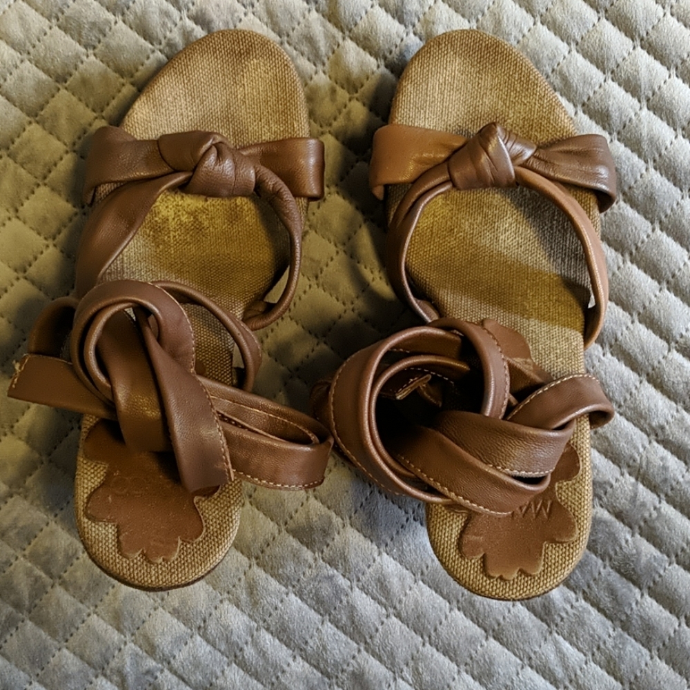 💙3 for $20 Brown leather wedge with suede